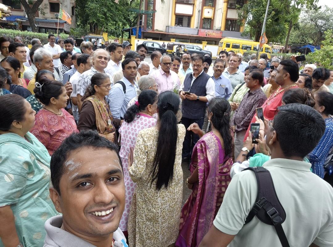 TechHROverseas's tweet photo. Thanking the government of Maharashtra and @mybmc for finally initiating the long pending job...
Highland Complex Road, Charkop Village (related news 3 years ago)...
Special thanks to @Yogeshsagar09 and  @mybmcWardRS...
#NewAshapuraHeritageCHS https://t.co/nqPgfVGIZM