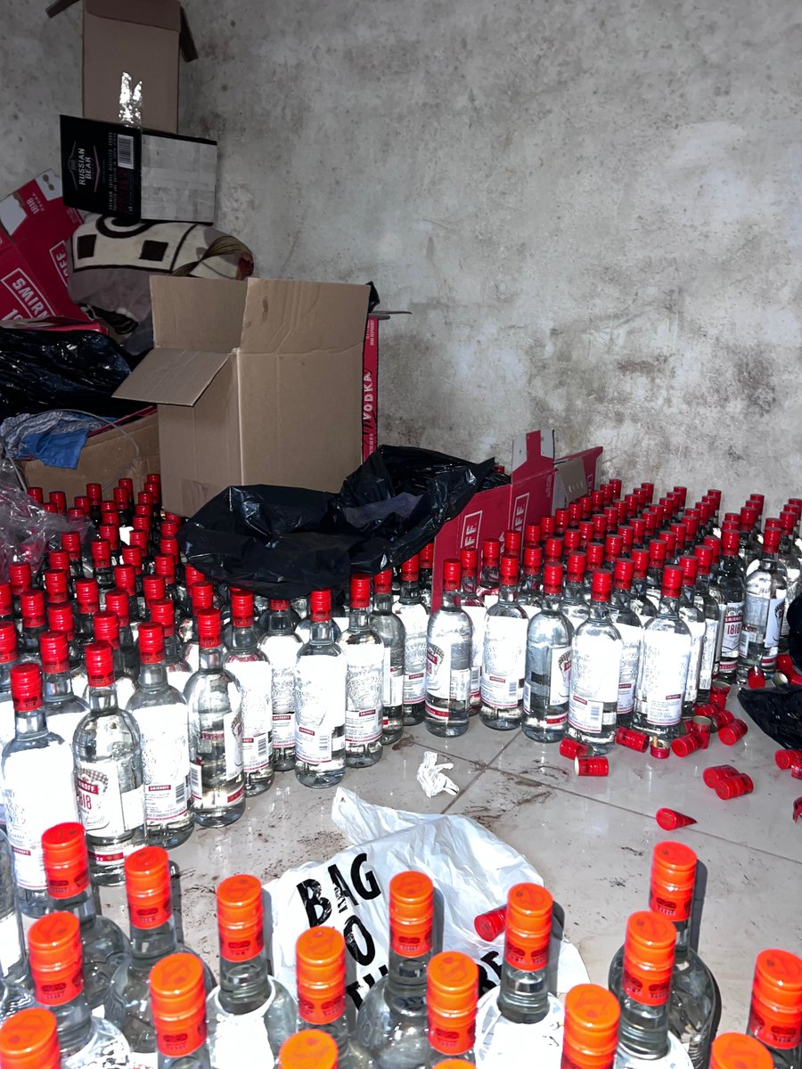 _ArriveAlive's tweet photo. R250 000 suspected illicit alcohol seized
https://t.co/LOdd9OsttL
#ArriveAlive #CounterfeitAlcohol @SAPoliceService https://t.co/qLmuzyWNH3