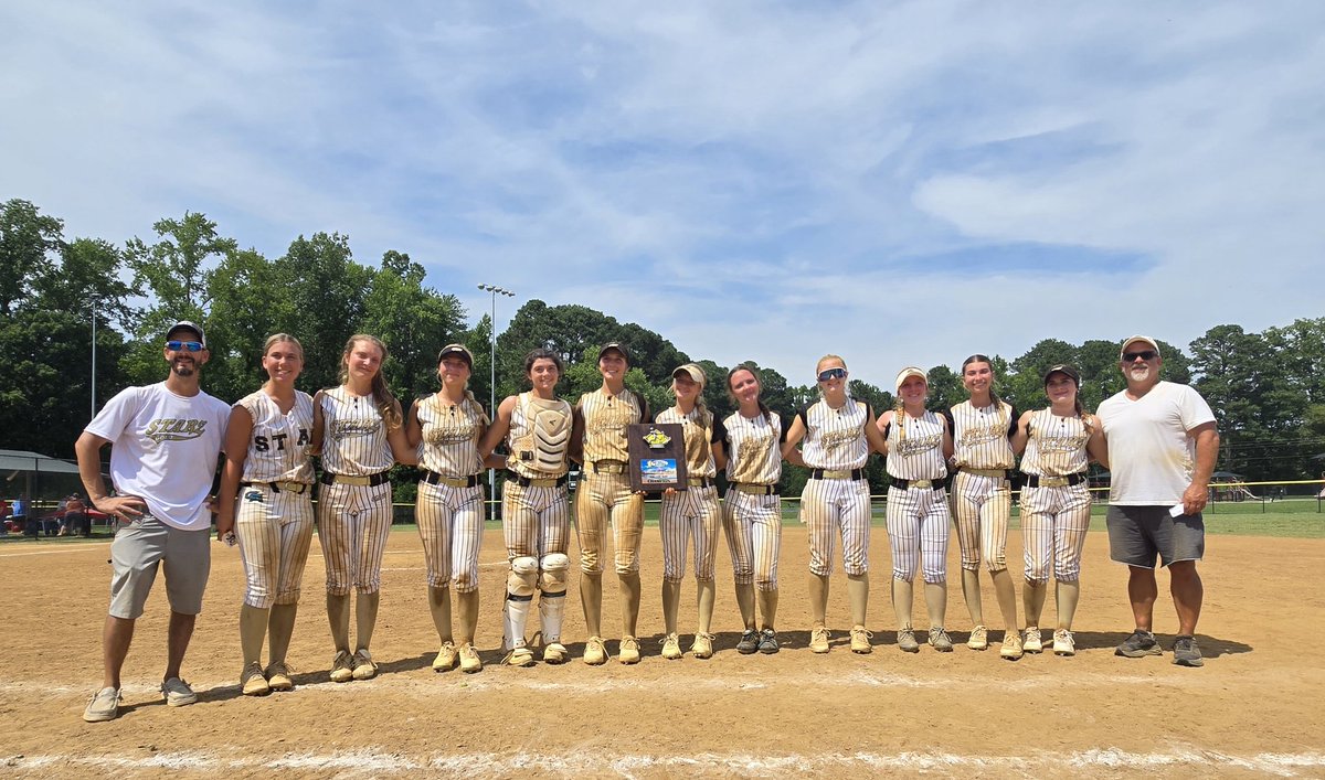 HayleeMiller88's tweet photo. Not only did we battle good competition, but we also battled intense heat, but we prevailed! Gold bracket champions! For the weekend, we collectively scored 54 runs and only allowed 12! @StarzGold 16U Brown's next stop, Greensboro, NC!
#starzgold #ittakesateam #Teamwork #softball https://t.co/slycm0CEo2