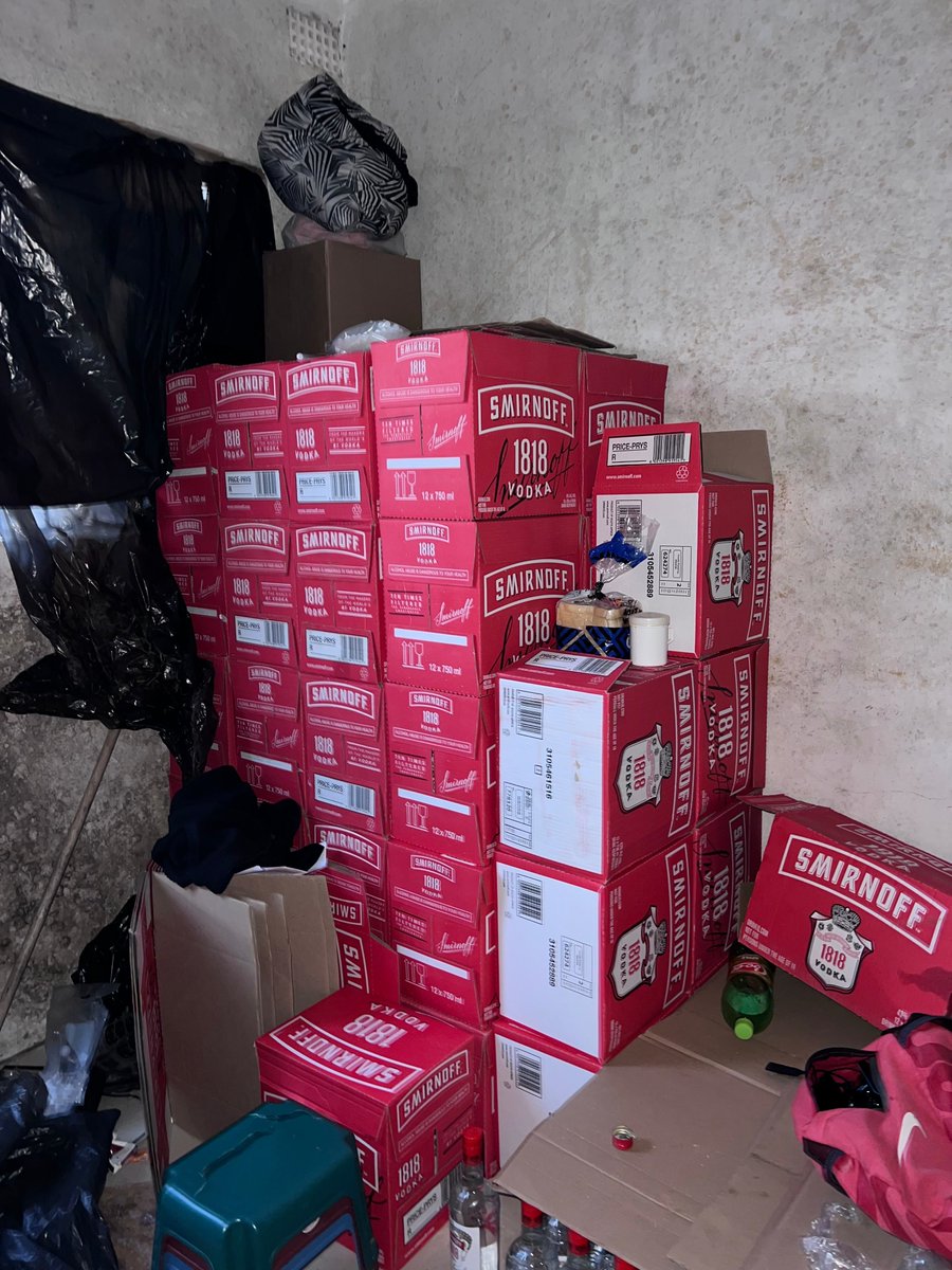 _ArriveAlive's tweet photo. R250 000 suspected illicit alcohol seized
https://t.co/LOdd9OsttL
#ArriveAlive #CounterfeitAlcohol @SAPoliceService https://t.co/qLmuzyWNH3