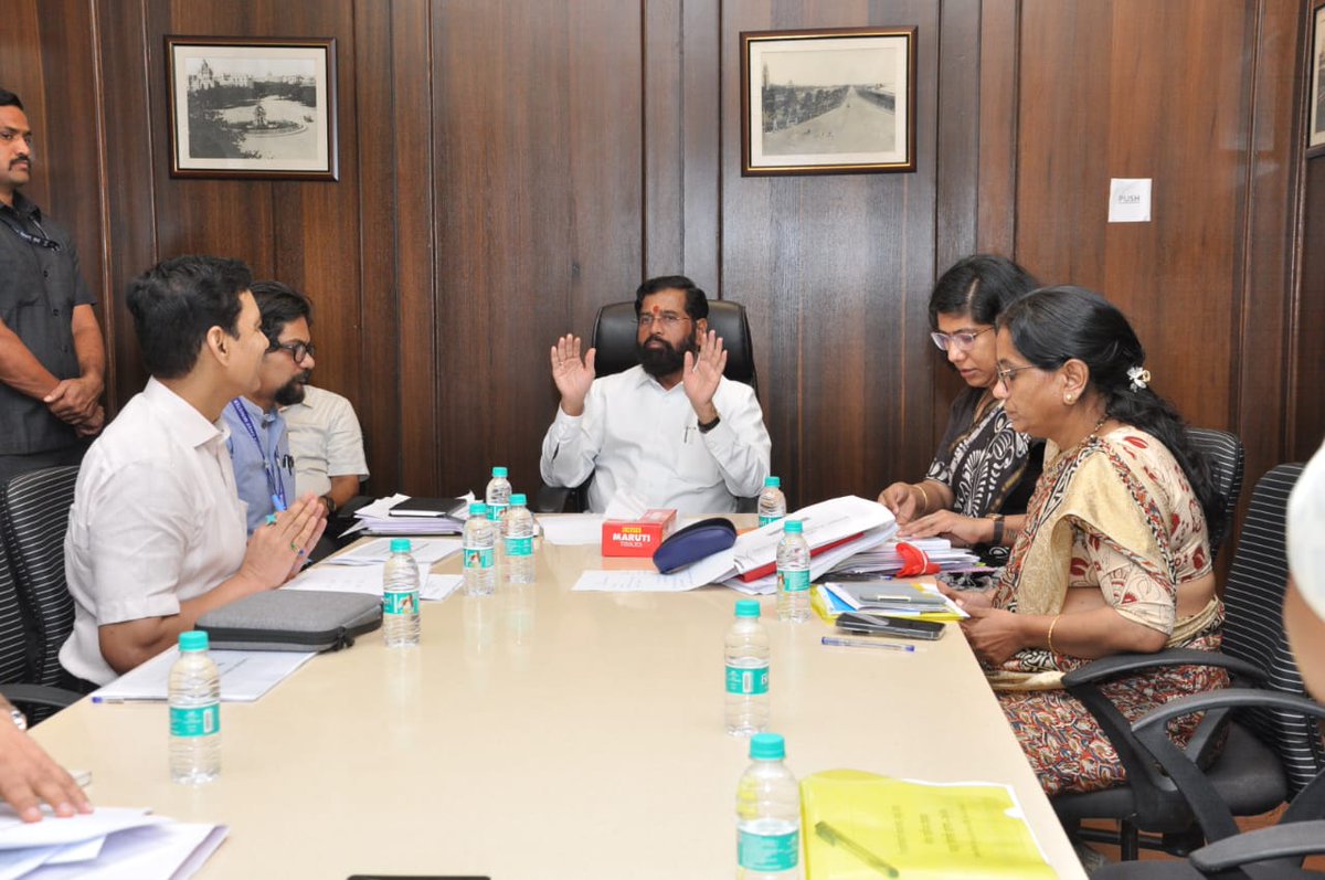 YiippeeNews's tweet photo. 🚺 Maharashtra 2024: Tech meets empowerment.

CM @mieknathshinde has greenlit a unified app to bring all women’s schemes—health, housing, education, SHG support—under ONE platform.

Smart governance is gendered governance. 💪

#WomensPolicy2024 #DigitalIndia #EmpowerHer
📲 @YiippeeNN
🔗 https://t.co/oUfrCTzTNP