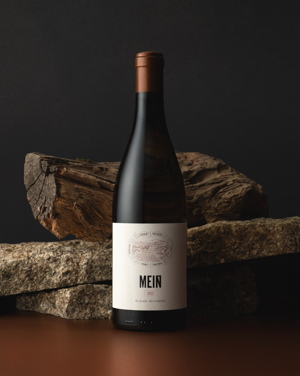 almacarraovejas's tweet photo. Meín 2023 es la representación del valle del Avia,La variedad de uva más importante es #treixadura, pero tiene pequeños porcentajes de #godello, #albariño, #torrontés y #loureira. Frescura de la influencia atlántica.
#almacarraovejas https://t.co/jdRMJBi5iC