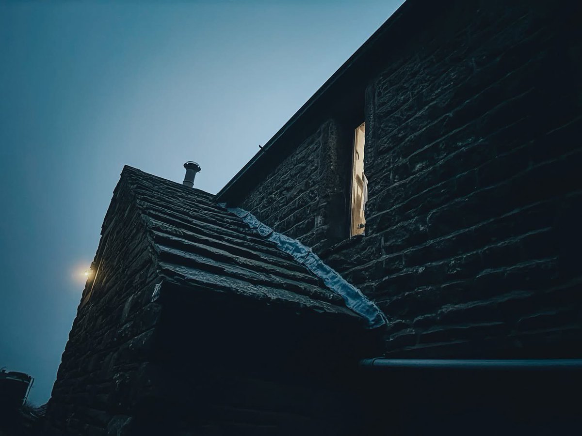 _MyHaunted's tweet photo. On Pendle Hill, Lancashire, our 400-year-old farmhouse sits at the core of the 1612 Pendle Witch Trials, a global haunt. My Haunted Project uniquely owns this eerie site, where Old Demdike and Chattox allegedly summoned dark spirits. Paranormal activity abounds. #MyHauntedProject https://t.co/gxWACGzdDk
