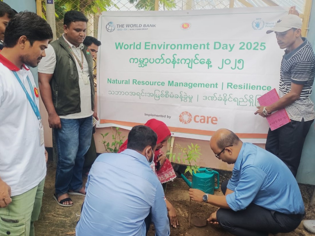 CAREBdesh's tweet photo. To mark #WorldEnvironmentDay2025, @CAREBdesh &amp; @WFP brought the message of #BeatPlasticPollution to life in #Rohingya Camps 13 &amp; 21.
From tree planting to kids’ art on plastic-free futures - communities came together to plant the seeds of change, together!
#RohingyaResponse #fdmn https://t.co/jUz7EL6kbS