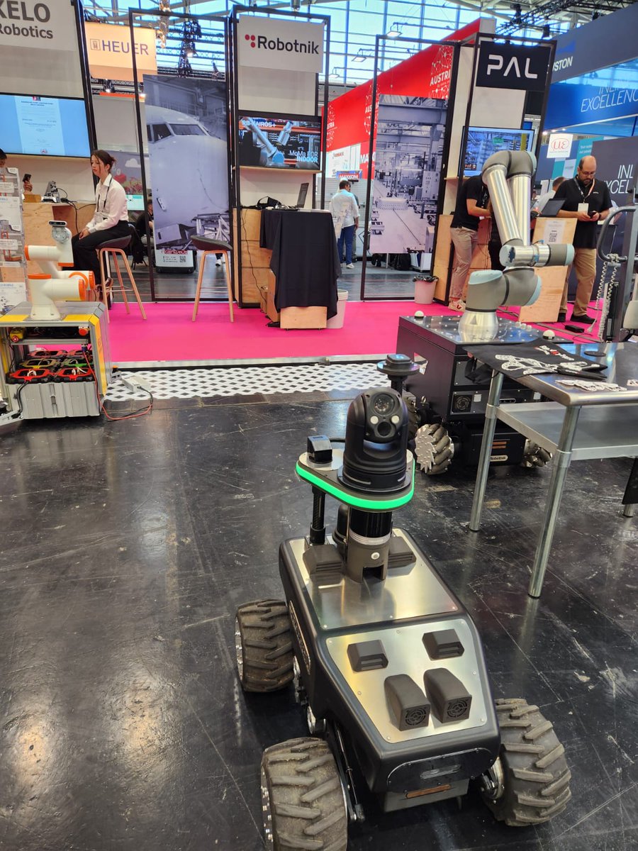 New day at <a href="/automaticafair/">automatica</a>
HALL A4 - BOOTH 210
Come and meet some of our mobile robots 😎
