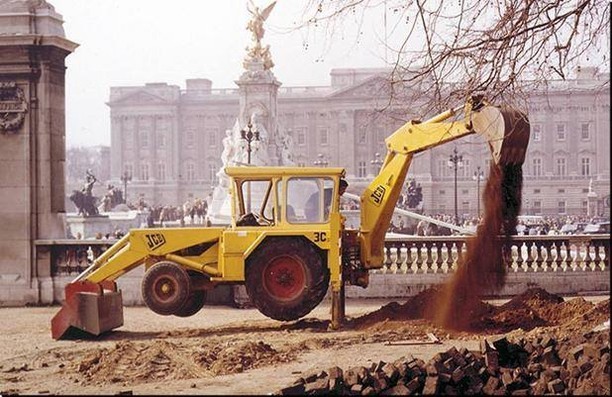 #Flashback to 1972 🕰️ The JCB 3C Backhoe Loader taking on iconic work outside Buckingham Palace! 🏰

What’s the most memorable place your JCB has worked? 🚜💪

#ThrowbackThursday #JCBPower #JCBLegacy #IconicMachines