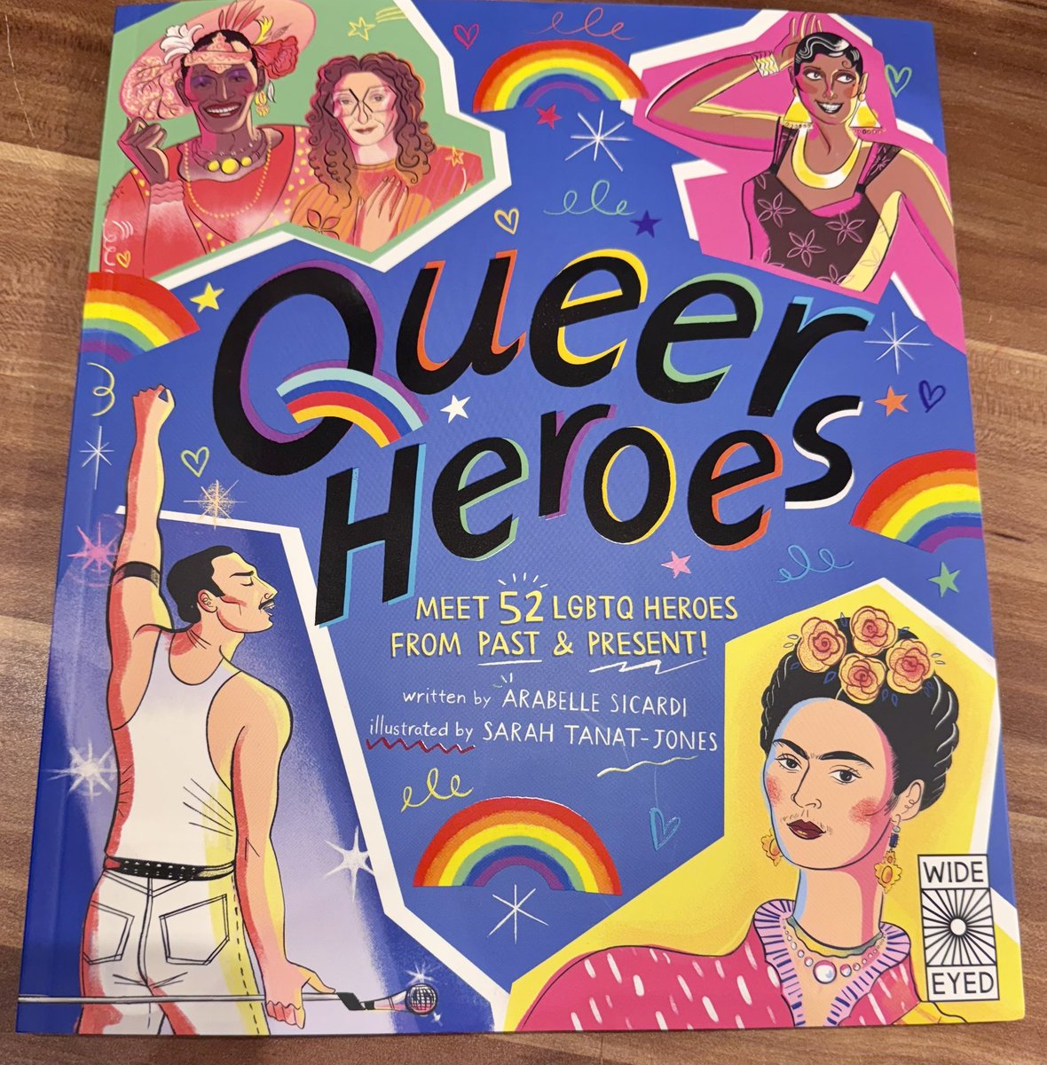 LibWithAttitude's tweet photo. A perfect #PrideMonth read , #queerheroes has 52 #lgbtq heroes, some of whom I knew well, others I was glad I now know. Bright, beautiful & a great addition to any library @QuartoKids https://t.co/HTXqGgNNtn