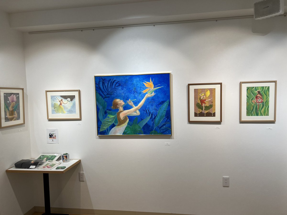aoki818's tweet photo. リベストギャラリー優でタケイチユリさんの個展。淡くありつつ力強い命の世界。標本箱のようなシリーズがとてもよいなー。7/6まで！ https://t.co/YurOdhLVWB