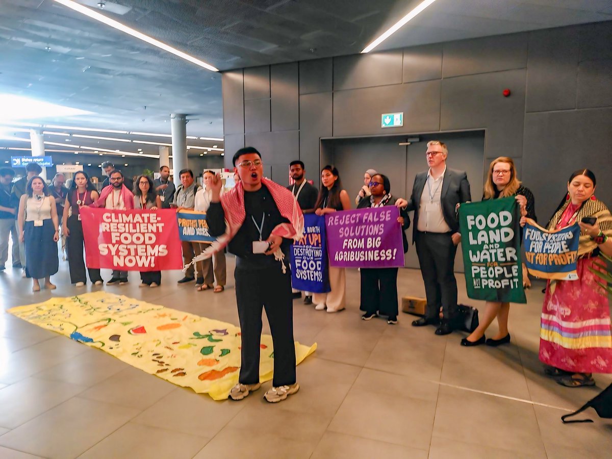 IBONIntlClimate's tweet photo. Yesterday at #SB62, we joined an action to expose #falsesolutions promoted by big agribusinesses and global North govts such as offsets and "climate-smart" agri. We amplified demands for #realsolutions including agroecology, food sovereignty, Indigenous knowledge &amp; land rights https://t.co/Su62vmBIDp