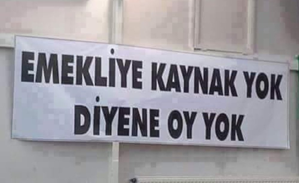 Heryere kasa şelale 
Emekliye gelince 
Eksi Bakiye 
öyle mi !! 

Emekliden oy moy yok. 

İlk seçimde
GİDECEKSİNİZ. 
#EmekliBatıyoriktidarYatıyor