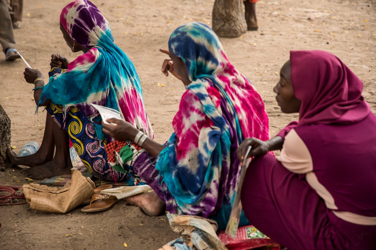 WFP_CAR_CD's tweet image. 🌽 Photos de la semaine : une distribution alimentaire aux réfugiés dans la ville de Birao. Les rations du Programme alimentaire mondial (PAM) dans ce district Centrafricain, représentent l'équivalent d'un mois de nourriture pour une famille de cinq personnes. #savinglives