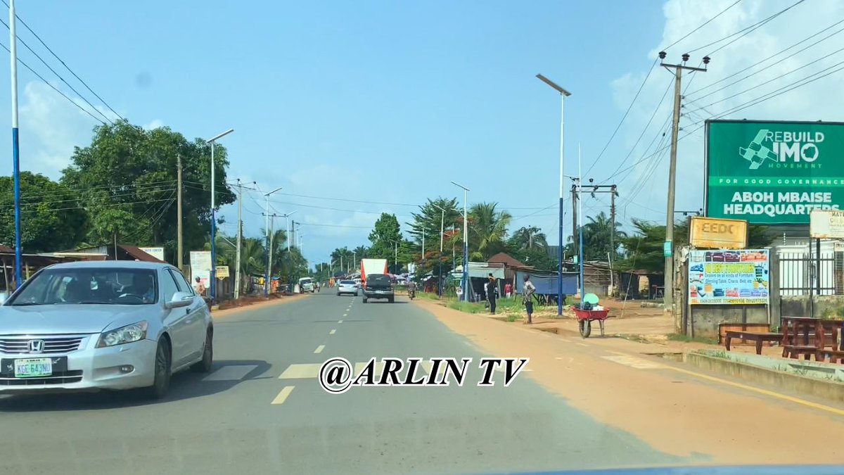 ArlinTv_'s tweet photo. 📍Owerri Mbaise Umuahia Expressway Dualization Project, Now Complete 🎉
Follow us Arlin TV 🥰
“Your Favorite Travel Family💕
For Unedited Truths about your Favorite Cities ✈️
#ArlinTv #umuahia #abiastate #alexotti #HopeUzodimma #owerri #imostate #travel #nigeria https://t.co/QDPUylaidq