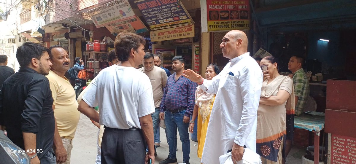 SPrakashBjpDel's tweet photo. आज तिमारपुर विधानसभा क्षेत्र में पटेल चेस्ट स्थित क्रिस्टियन कॉलोनी में दौरा किया। स्थानीय निवासियों से मिलकर उनकी समस्याओं को जाना और संबंधित विभागों को समाधान हेतु शीघ्र कार्यवाही के निर्देश दिए। हमारी प्राथमिकता है कि हर नागरिक की समस्या का त्वरित समाधान हो और क्षेत्र का निरंतर विकास सुनिश्चित किया जाए।

#जनसंपर्क #विकास_पथ_पर #तिमारपुर #SuryaPrakashKhatri #PublicService #DelhiDevelopment

@narendramodi @JPNadda @PavanRanaRSS @gupta_rekha @Virend_Sachdeva @ManojTiwariMP