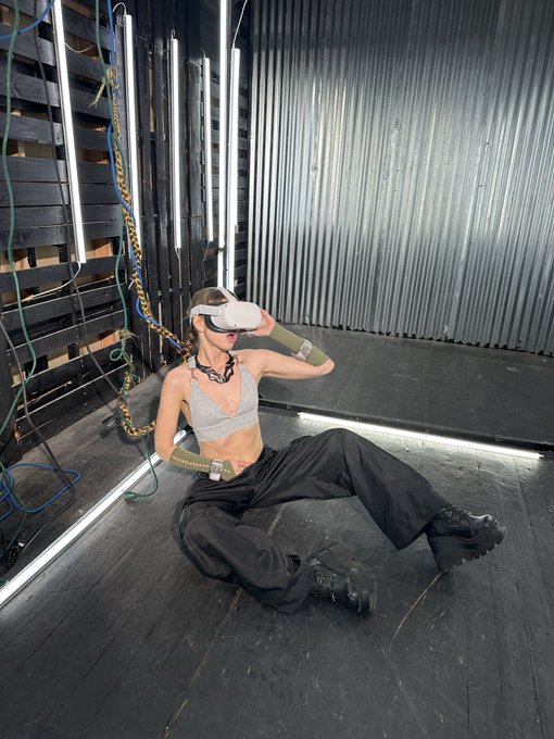 4 pic. THIS AI IS GETTING INSANE ✨💦 https://t.co/QeT79lZwlu