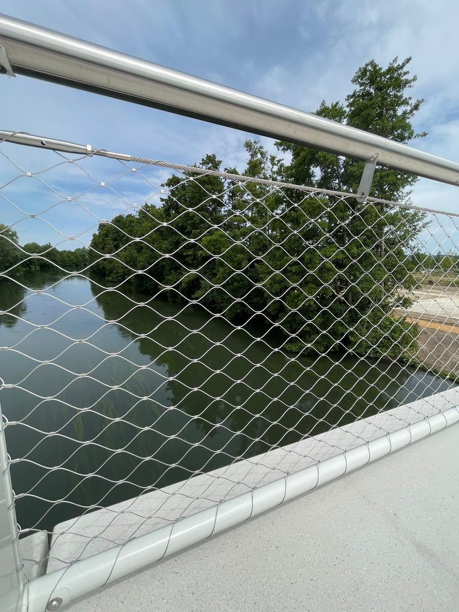 Elle est belle. Nous l’avons choisie. Nous l’avons voulue. C’est la seule (!!!) opération financée ⁦<a href="/valdereuil_info/">Val-de-Reuil</a>⁩ par ⁦<a href="/AggloSeineEure/">Agglo Seine-Eure</a>⁩ dans ⁦<a href="/AnruOfficiel/">ANRU</a>⁩. Elle ouvre le 7 juillet. Merci DVVD/Bernard Potel
Capucine Sterckx + entreprises ETPO et SIMONIN.