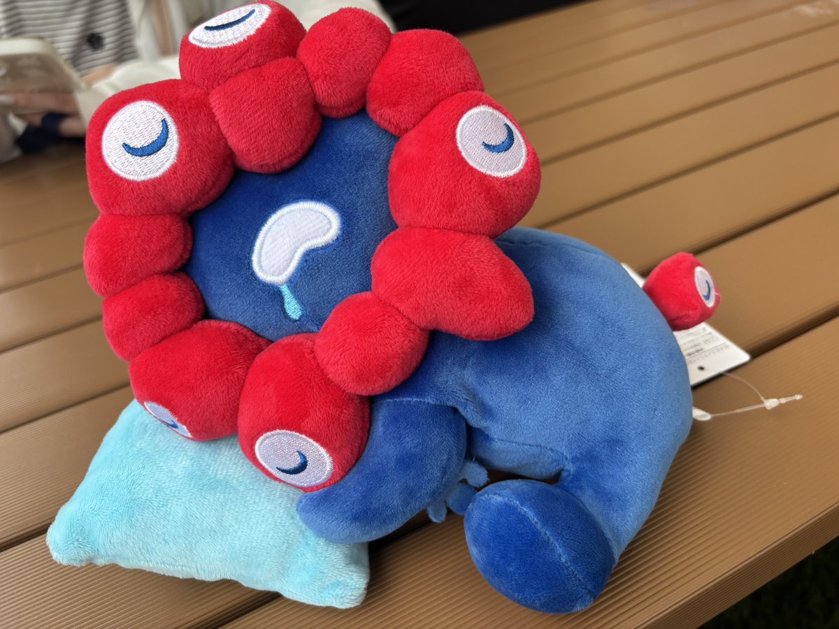 ミャクミャクおやすみぬいぐるみ再入荷してた。ほんまに可愛い