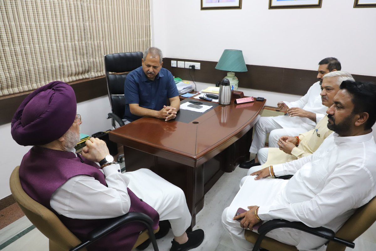 Hardeep Singh Puri (@hardeepspuri) on Twitter photo Warmly received by leaders, senior functionaries and hardworking Party Karyakartas in Chandigarh.
Will participate in a special event to commemorate 50 years of the Emergency which was imposed in India on 25th June 1975 when every value enshrined in the Constitution was crushed. Warmly received by leaders, senior functionaries and hardworking Party Karyakartas in Chandigarh.
Will participate in a special event to commemorate 50 years of the Emergency which was imposed in India on 25th June 1975 when every value enshrined in the Constitution was crushed.
