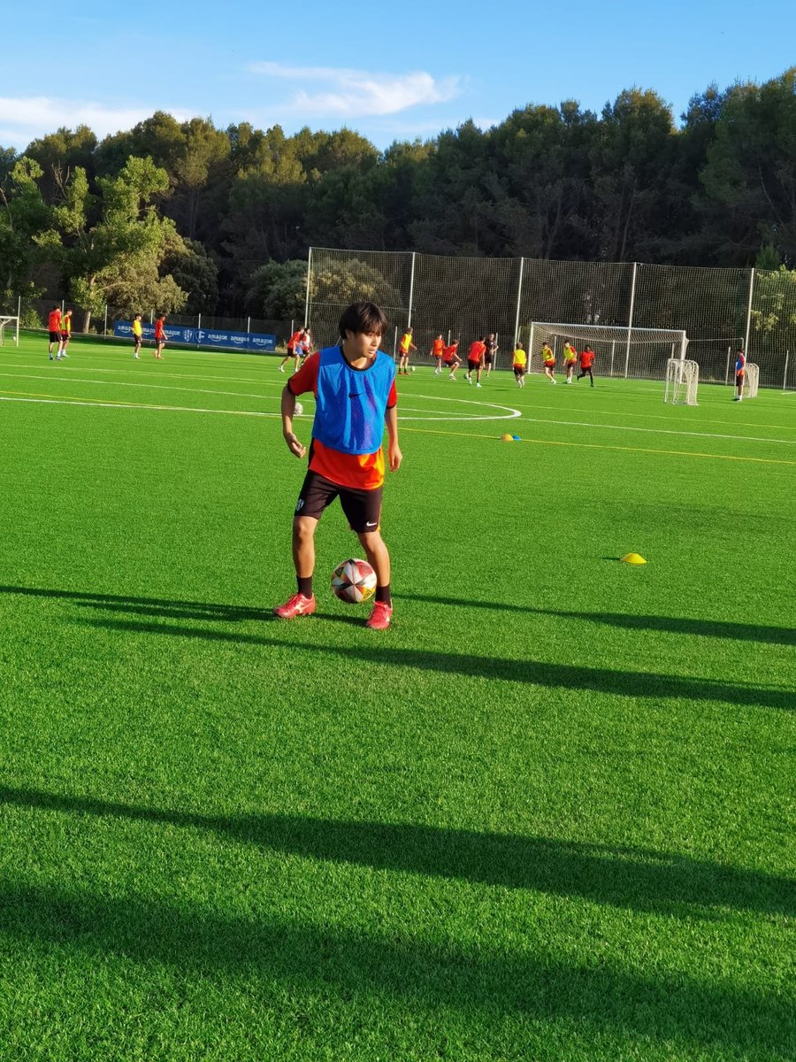 WakatakeGroupJP's tweet photo. 🇪🇸⚽ スペインでの挑戦、ついに最終章へ！

Clayton, Tomoki, Kota, Taiga の4選手が、SD HuescaのHigh Performance Immersion Programを修了しました！

クラブの戦術モデルやプレースタイルを学ぶ貴重な時間の中で、彼らは技術面だけでなく戦略的な理解も深め、大きく成長することができました💪 https://t.co/VBupTDUy7c