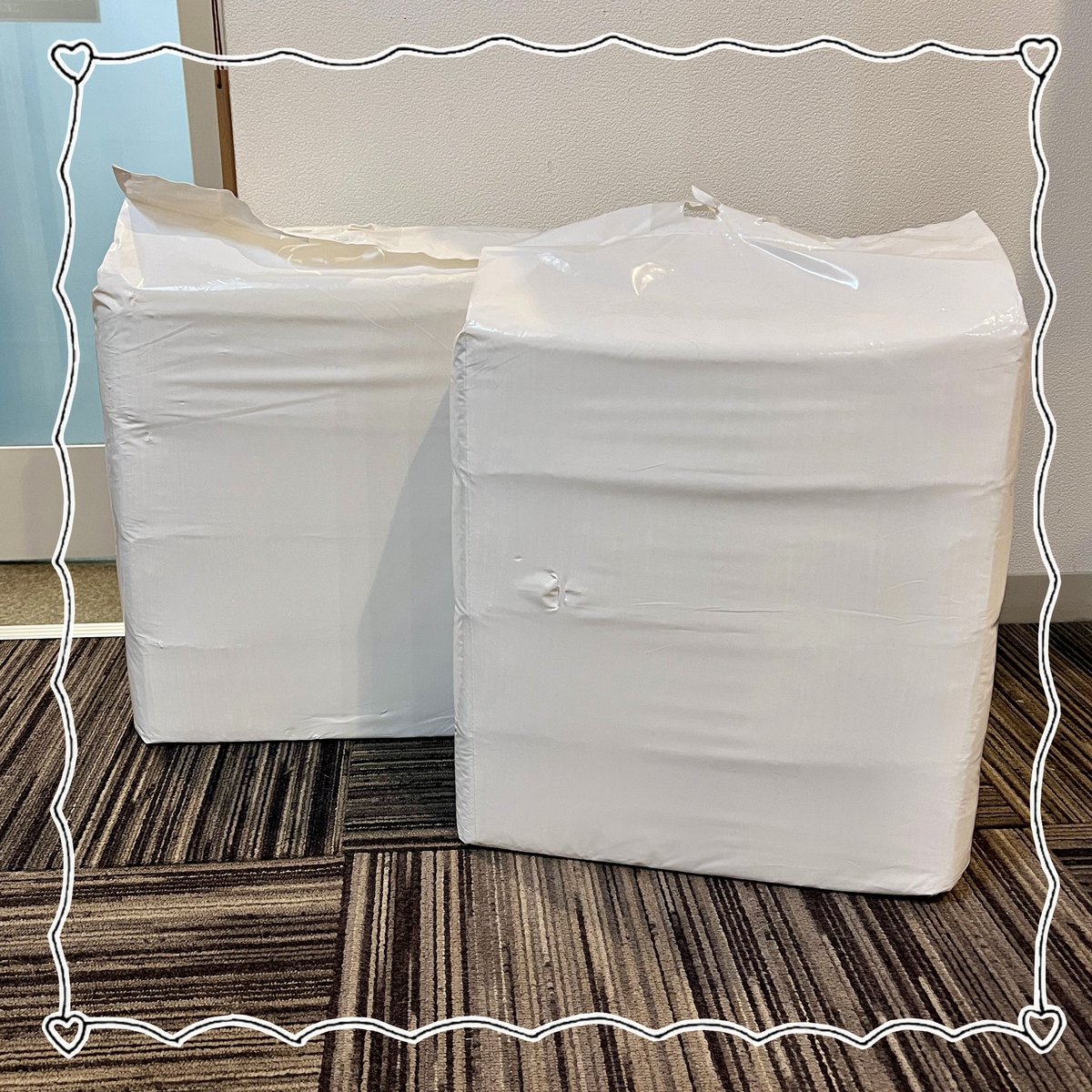 nyankuru's tweet photo. 【桜木町】
お客様からペットシーツのご支援をいただきました🎁消耗品なのでとても助かります！
ありがとうございます🙇‍♀️
桜木町店では現在18匹の猫ちゃんが新しい家族を待っています #里親募集 #保護猫カフェ 】 https://t.co/xLtJZOTb8P