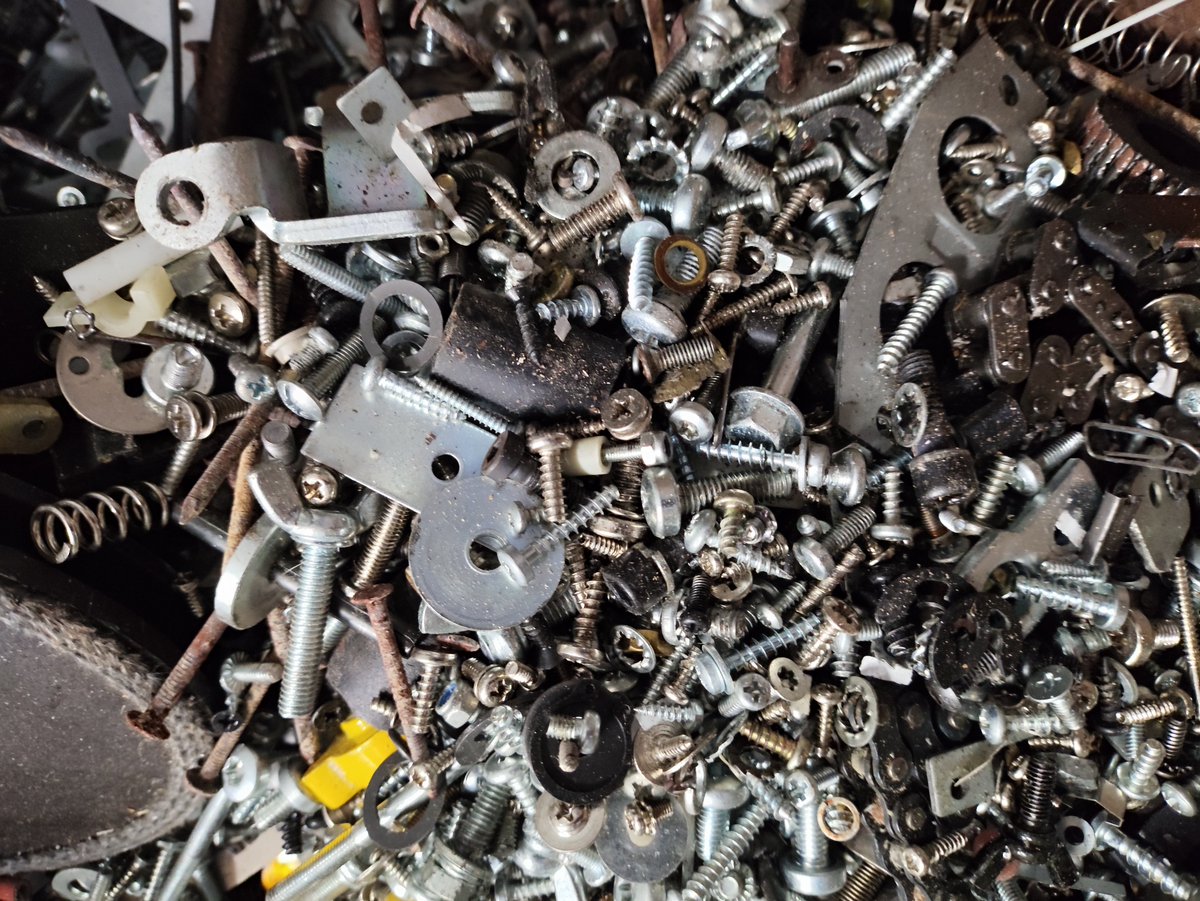 socialrecycleit's tweet photo. Metal Recycling - Every little helps!
Simply #recycling all sizes of #screws, springs, nails, and #metal washers saves natural resources, reduces waste, and helps protect the environment. #Reused metal needs less energy to process than making new metal from scratch. https://t.co/p9BVtmJspF