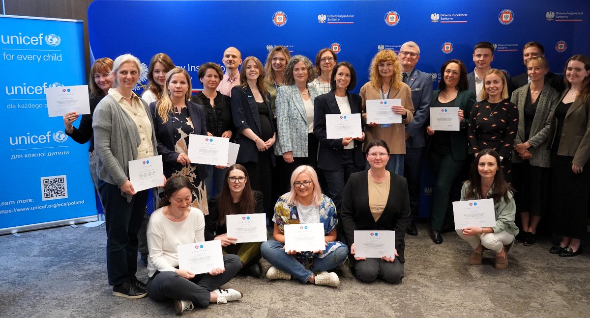 🔊 GIS we współpracy z <a href="/UNICEF/">UNICEF</a> powołał Zespół Nauk Behawioralnych w Zdrowiu Publicznym „BOND”!
Cel: skuteczniejsze polityki zdrowotne oparte na wiedzy o zachowaniach ludzi.
Pierwsza interwencja: promocja szczepień wśród dzieci polskich i uchodźczych.👧