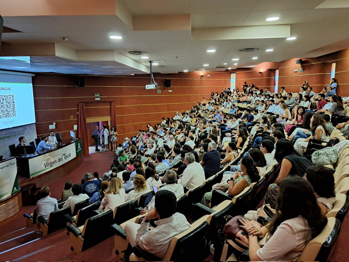 💡🏥Comenzamos la mañana con la Sesión Clínica: 'ACTUALIZACIÓN EN EL MANEJO DEL PACIENTE ONCOLÓGICO EN LA ERA DE LA MEDICINA DE PRECISIÓN' de la mano de residentes que hoy finalizan su especialidad.