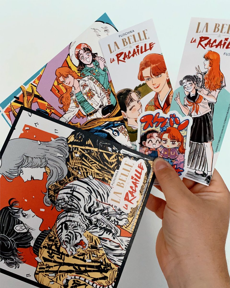 💥 LA BELLE ET LA RACAILLE 💥
Les bonus de précommande s'envolent vers vous ! Gardez un œil sur votre boîte aux lettres, ça arrive bientôt ! 📬✨
