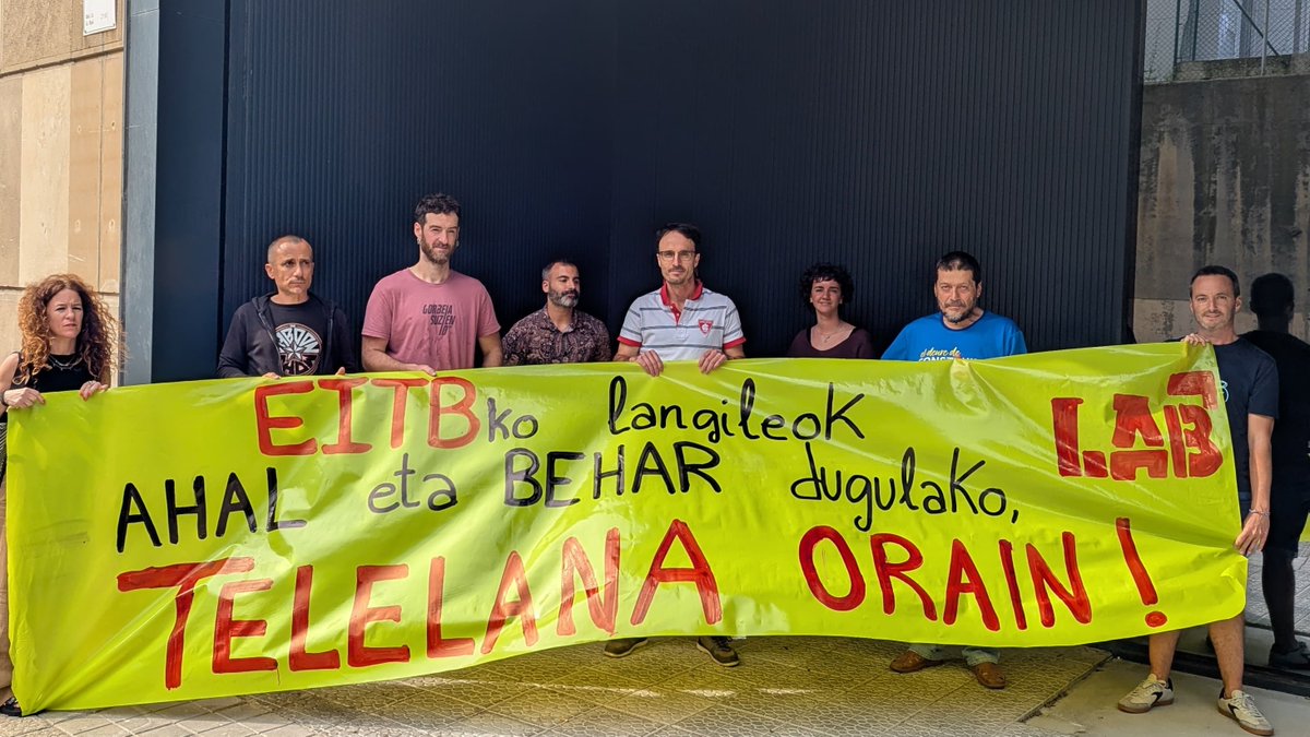 LAB EITB Media (@labeitb) on Twitter photo 📢 EITB Mediako langileok AHAL eta BEHAR dugulako, TELELANA ORAIN!
💢 #Telelana-ren araudia adostuta, baina zuzendaritzak postuen zerrenda zentzugabea aurkeztu du, arbitrarioa eta subjektiboa!
🔴Atzo <a href="/orainberriak/">Orain Berriak</a>-en aurkezpen ekitaldiaren sarreran egon ginen
#inposiziorikez 📢 EITB Mediako langileok AHAL eta BEHAR dugulako, TELELANA ORAIN!
💢 #Telelana-ren araudia adostuta, baina zuzendaritzak postuen zerrenda zentzugabea aurkeztu du, arbitrarioa eta subjektiboa!
🔴Atzo <a href="/orainberriak/">Orain Berriak</a>-en aurkezpen ekitaldiaren sarreran egon ginen
#inposiziorikez