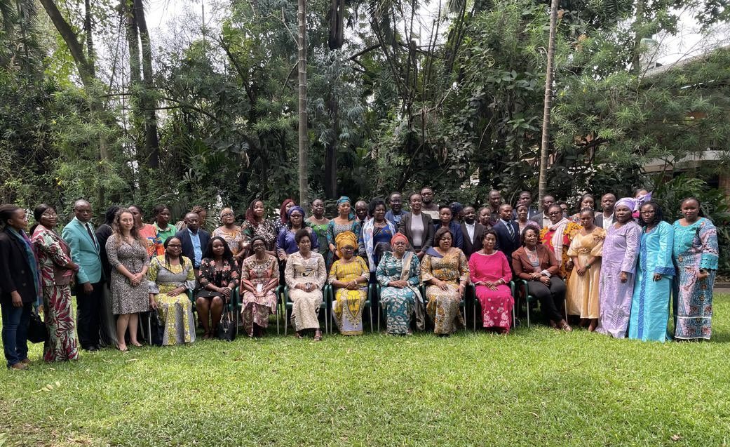 SwedeninDRCongo's tweet image. Un atelier de haut niveau s’est tenu à Kinshasa 🇨🇩 pour renforcer la participation des femmes dans les processus de paix. 🕊️

Avec le soutien de la Suède à travers la @FBAFolke et des partenaires comme @MONUSCO @RienSlesFemmes #STN1325 @CordaidRDC #RCPI @ONUFemmesRDC et #WIPC