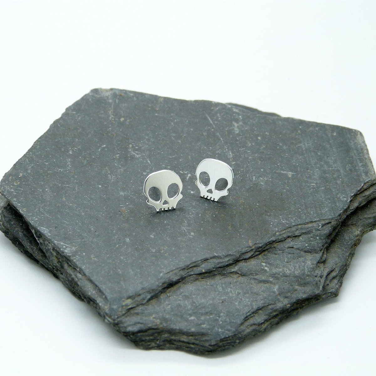 Plataica's tweet photo. No se puede ir más elegante dando la caña!!
Pendientes #calaveras 💀 de plata 925
👉 https://t.co/1YA9rhG1Ww
#plata925 #joyeríaartesanal #hechoamano #envíogratis #skull #silverskull https://t.co/wbWdlAI5m0