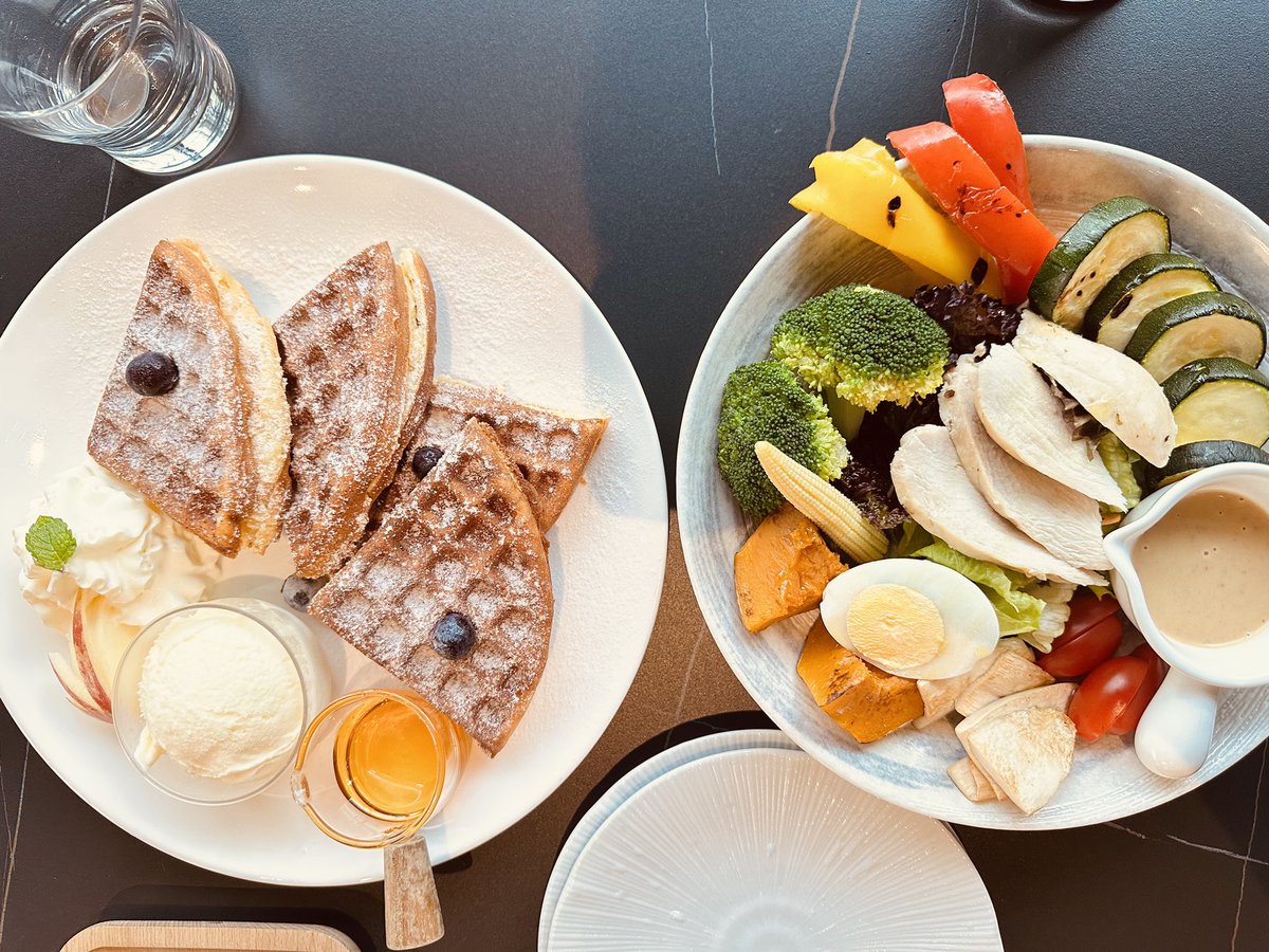 6月 #人夫 與 #推友 下午茶☕️
推友都會以為我是一個 #歐里桑 👴
見到本人會說 #爸爸 你好年輕 👨
#皮膚 超好，你到底這麼保養😎
我回 #運動 #喝水 #與年輕人多觸碰🤭