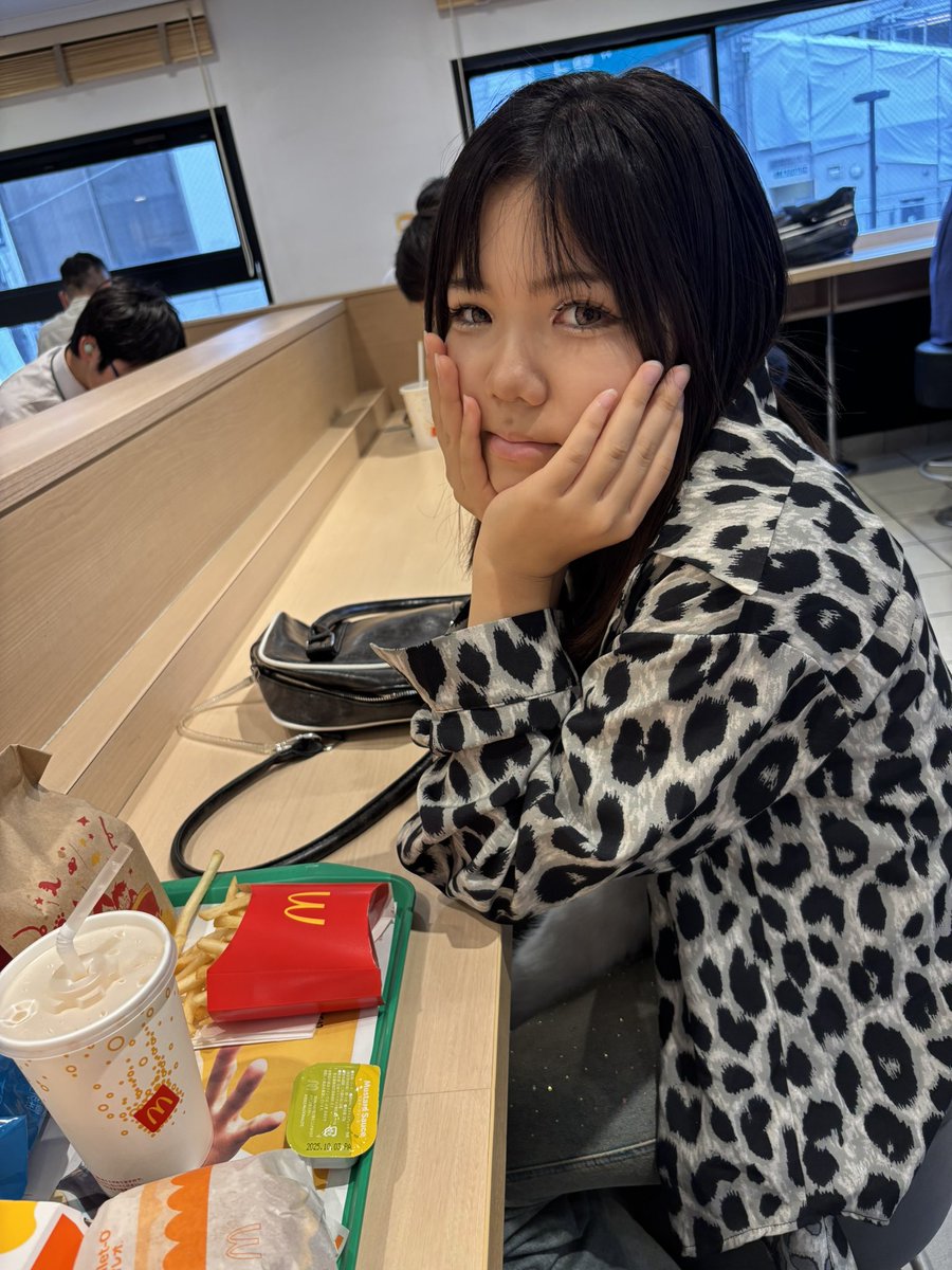 本日18:30〜
下北FM『おしゃべりぴょんぴょん』に出演します✨✨
ぜひご視聴ください🐇

#下北FM #おしゃべりぴょんぴょん #アイドル #アイドル戦士ミルキュワ