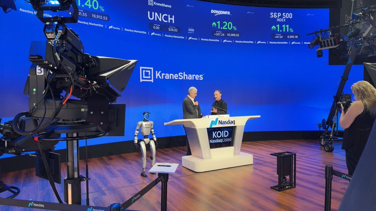 CryptoNewsHntrs's tweet image. 🚨 Major milestone in tech! 🚨
For the FIRST time ever, a humanoid robot has rung the Nasdaq opening bell! 🤖📈 

A historic moment marking the intersection of innovation &amp;amp; the future of finance. 

#TechRevolution #HumanoidRobot #Nasdaq #Innovation #FutureIsNow #CryptoNews…