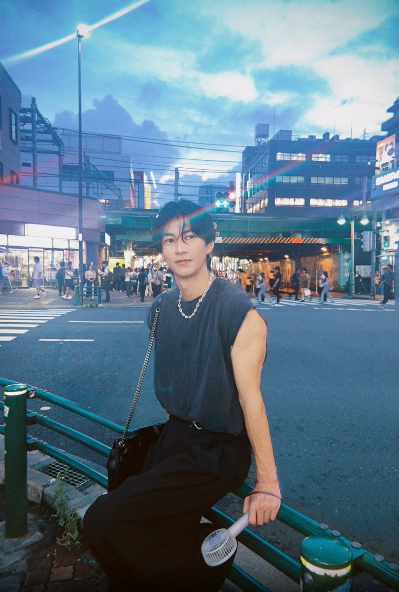 tapdepoipoi's tweet image. マジで別人すぎて鳥肌。テストステロン全開サラリーマン風35歳男性がエモがって韓国風ガチイケメンに生まれ変わった…。これでナンパもマチアプも無双できる。若い女子からセックス依頼が届くレベルに。年齢で諦める時代は完全終わった。エモがれ。