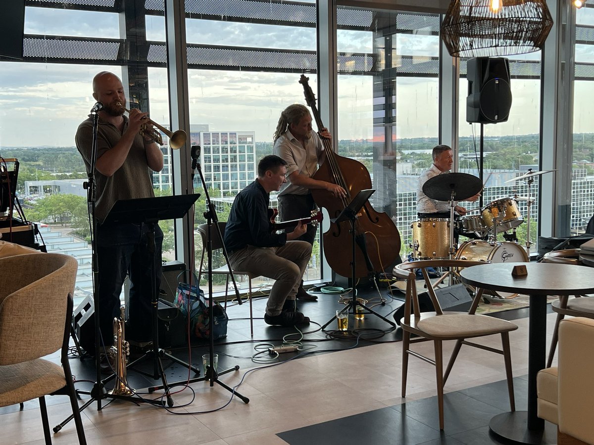 Out on the razz with Twinnie as they were clearly getting withdrawal symptoms from our company! 🤪 Some jazz at Unity Place, Costa Del Keynes. 🎶🎼🎵🎹🎷🎺🍻🍹😎 C : ) xx