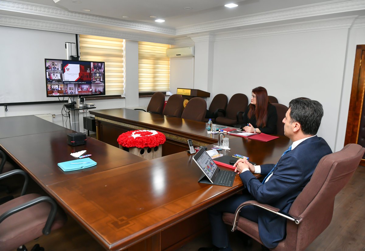 📌 Valimiz Sayın Şefik Aygöl ve İl Göç İdaresi Müdür Vekili Cansu Sezer, Diyarbakır Valiliği koordinesinde düzenlenen Video Konferans Sistemi (VKS) üzerinden gerçekleştirilen 5. Bölge Düzensiz Göçle Mücadele Koordinasyon Toplantısı'na katılım sağladı.

#Tunceli #Göçİdaresi