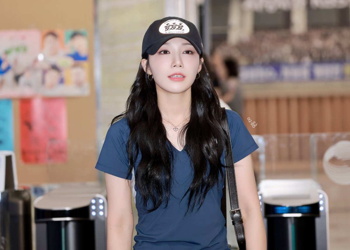 250626 박명수의 라디오 쇼 은지 프리뷰

<a href="/Apinkjej/">정은지</a> 🐶

끄으으읍 끄으으윽 회사 뿌셔.... 
언니 미모가 킥이다 ✨

#Apink #에이핑크 #정은지 #은지 #郑恩地