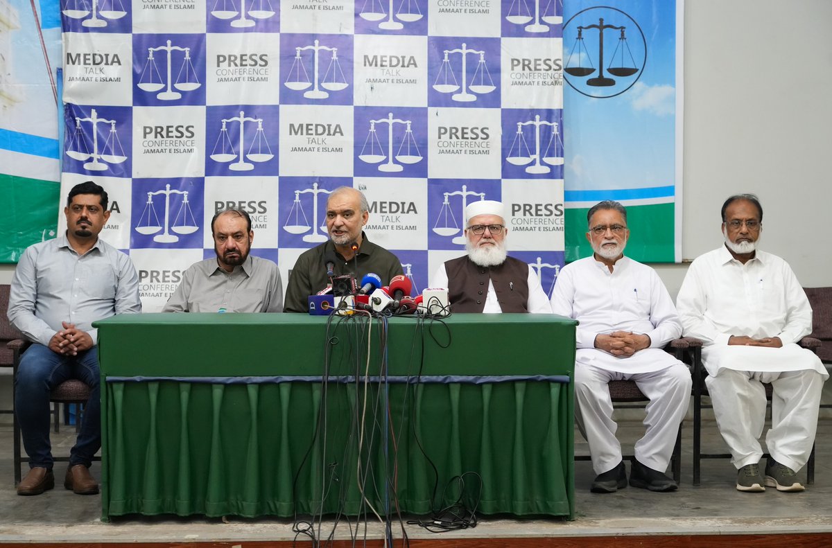 JIPOfficial's tweet photo. لاہور: امیر جماعت اسلامی پاکستان حافظ نعیم الرحمٰن منصورہ میں پریس کانفرنس سے خطاب کر رہے ہیں۔

#media_talk #jamaat_islami #naeemrehman https://t.co/HOjWsy6fmh