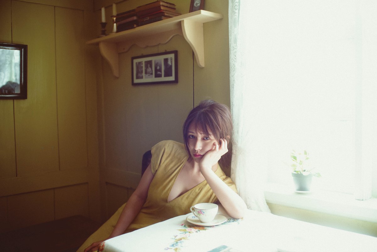 #長濱ねる2nd写真集 『長濱ねる』
先行カット第9弾！
お気に入りのヴィンテージドレスでエモーショナルな眼差し✨

▪︎通常カバー版
amazon x.gd/q0VNO
セブンx.gd/oBEPW
楽天 x.gd/dy693

▪︎限定カバー版
Sony Music Shop x.gd/KrkQV