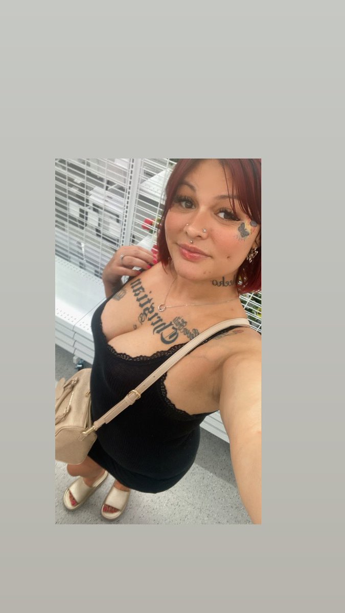 kweenkbaby's tweet photo. 👋🏽 https://t.co/qWMWwLC6GO