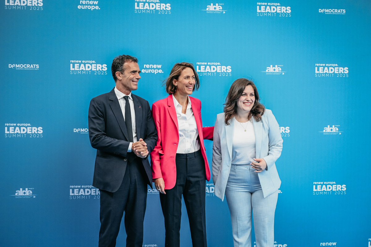 Renew Europe (@reneweurope) on Twitter photo Together with <a href="/ALDEParty/">ALDE Party</a> & <a href="/democrats_eu/">European Democrats</a>, we are welcoming today liberal, democratic and centrist leaders from all across Europe!
We are ready to lead the charge for freedom, democracy, and a united Europe!
#LeadersSummit2025 Together with <a href="/ALDEParty/">ALDE Party</a> & <a href="/democrats_eu/">European Democrats</a>, we are welcoming today liberal, democratic and centrist leaders from all across Europe!
We are ready to lead the charge for freedom, democracy, and a united Europe!
#LeadersSummit2025