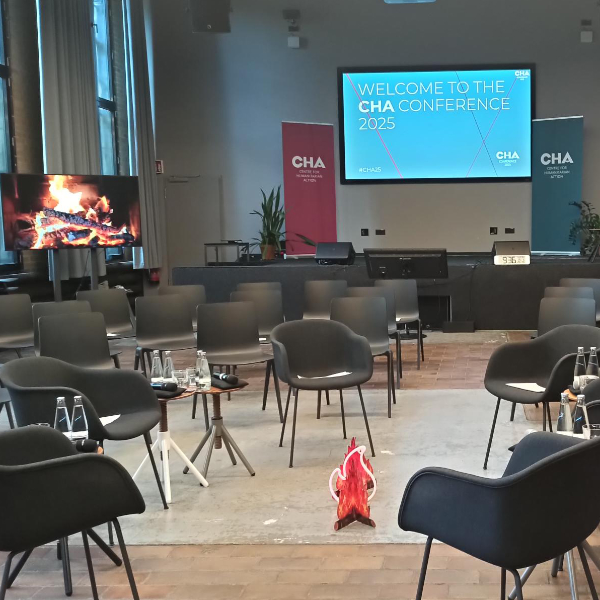 Welcome to Day 2 of #CHA25: It may  be 30°C outside in Berlin, nonetheless we meet for a fireside chat 🔥- today in presence only and under Chatham House Rule. Check out the programme: cha.lineupr.com/cha-conference…