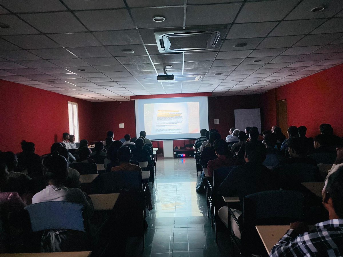 ABVPGujarat's tweet image. #ABVPRajkot જિલ્લા દ્વારા 25 જૂનના રોજ ઉજવાતા સંવિધાન હત્યા દિવસના 50 વર્ષ નિમિતે કોલેજ ખાતે ડોક્યુમેન્ટરી પ્રદર્શિત કરવામાં આવી.