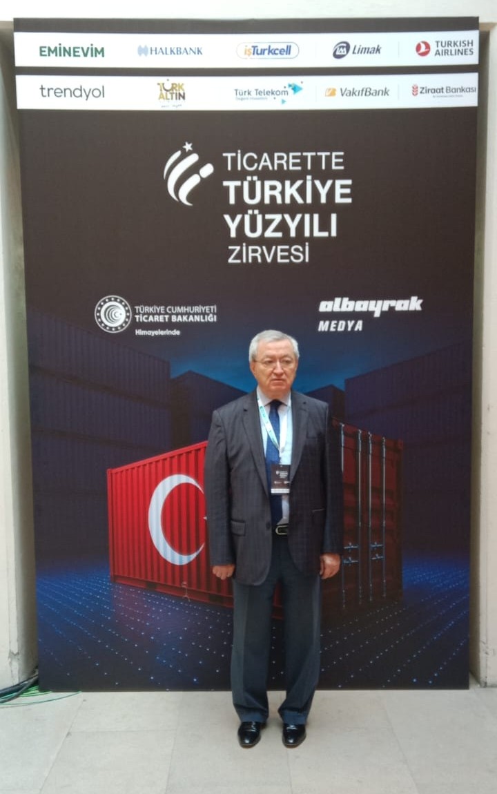 Ticaret Bakanlığı’nın koordinasyonunda düzenlenen Ticarette Türkiye Yüzyılı Zirvesi’ne, Ticaret Bakanımız Prof. Dr. Ömer Bolat’ın davetiyle katılım sağladık.

Zirvede, Türkiye’nin ticaret vizyonu, küresel ekonomideki rolü gibi önemli değerlendirmelerde bulunuldu.