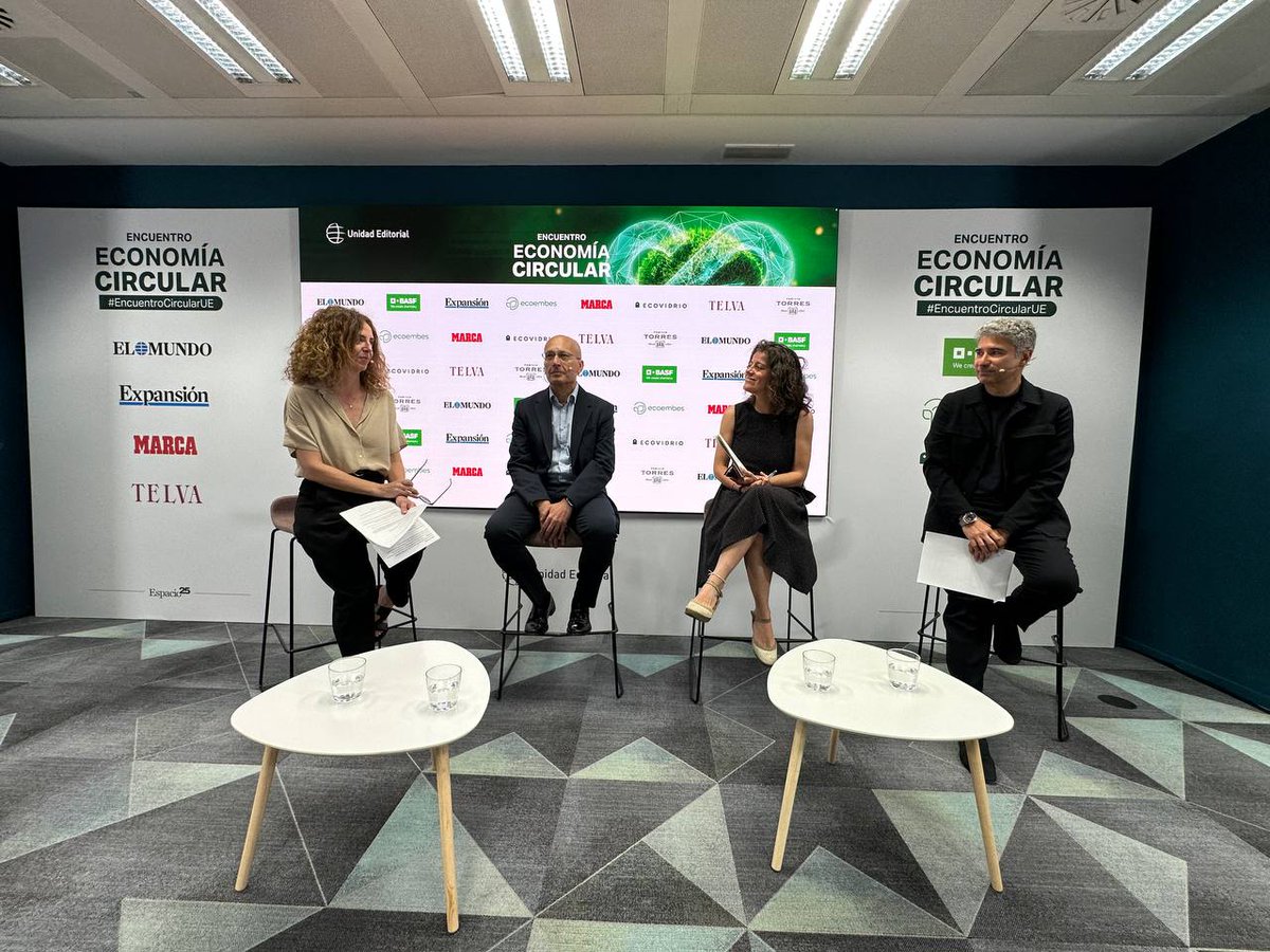 Eventos UE (@eventosue) on Twitter photo <a href="/expansioncom/">expansioncom</a> <a href="/EUEnvironment/">EU EnvironmentAgency</a> Mesa 1⃣ La economía circular como camino hacia la descarbonización: el rol de las empresas
🗣️Alberto Fernández (<a href="/Reviste_org/">RE-VISTE</a>), Xavier Ribera (<a href="/BASF_ES/">BASF España</a>), Nuria Mallen (<a href="/familiatorres/">Familia Torres</a>) y Javier Amore (<a href="/lorealspain/">L'Oréal Groupe España</a>)
🤝Modera Natalia Bajo (<a href="/telva/">Telva</a>) <a href="/expansioncom/">expansioncom</a> <a href="/EUEnvironment/">EU EnvironmentAgency</a> Mesa 1⃣ La economía circular como camino hacia la descarbonización: el rol de las empresas
🗣️Alberto Fernández (<a href="/Reviste_org/">RE-VISTE</a>), Xavier Ribera (<a href="/BASF_ES/">BASF España</a>), Nuria Mallen (<a href="/familiatorres/">Familia Torres</a>) y Javier Amore (<a href="/lorealspain/">L'Oréal Groupe España</a>)
🤝Modera Natalia Bajo (<a href="/telva/">Telva</a>)