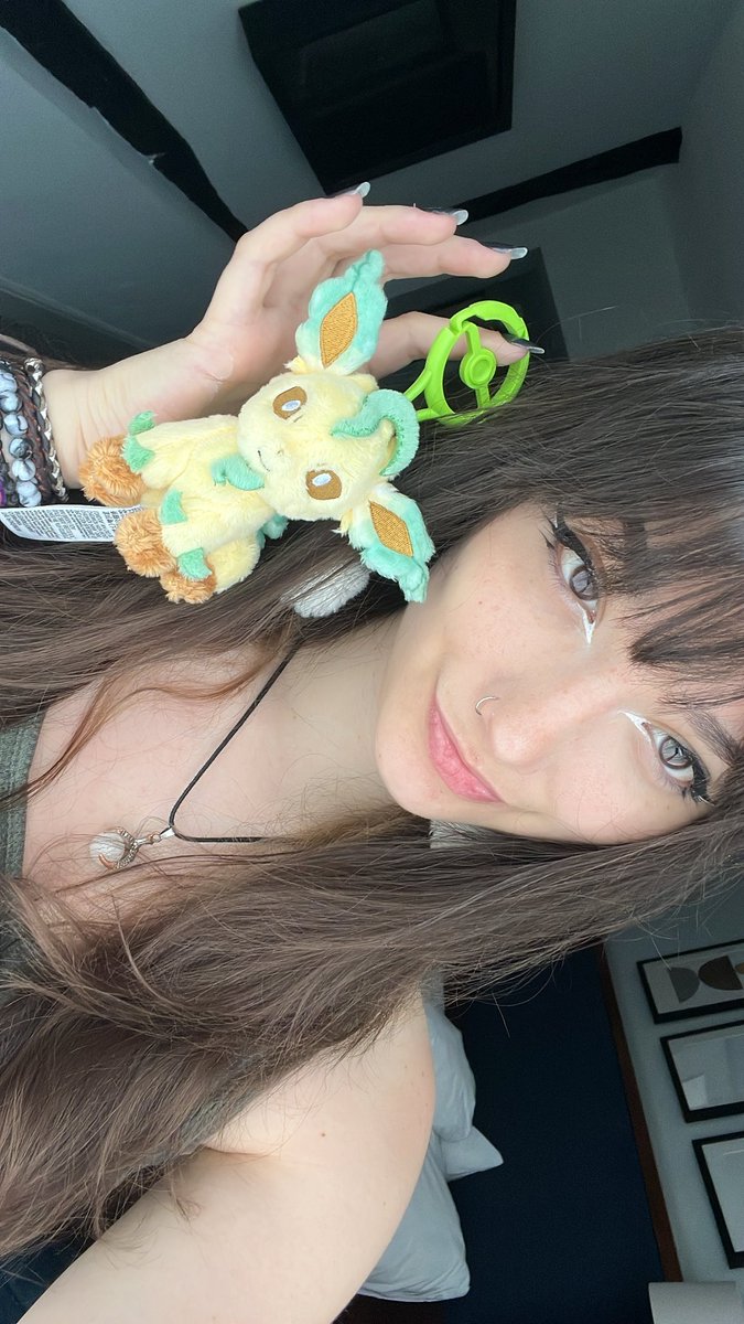 he intercambiado a eevee por un leafeon jiji