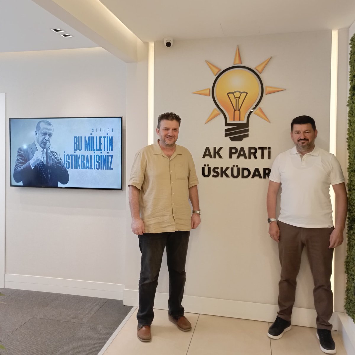 AK Parti Üsküdar (@ak_uskudar) on Twitter photo Üsküdar için her zaman nöbetteyiz.
Nöbetçilerimiz 👇
Yönetim Kurulu Üyemiz <a href="/yilmazlar53/">Yılmaz Ömeroğlu🇹🇷 🇵🇸</a>
Meclis Üyemiz <a href="/saadeddinkaraca/">saadeddin karaca</a>
Kendilerini ziyaret edebilir veya ☎️0216 495 94 00 numaradan ulaşabilirsiniz.
Nöbet Saatimiz ⏰ 10:00-17:00 Üsküdar için her zaman nöbetteyiz.
Nöbetçilerimiz 👇
Yönetim Kurulu Üyemiz <a href="/yilmazlar53/">Yılmaz Ömeroğlu🇹🇷 🇵🇸</a>
Meclis Üyemiz <a href="/saadeddinkaraca/">saadeddin karaca</a>
Kendilerini ziyaret edebilir veya ☎️0216 495 94 00 numaradan ulaşabilirsiniz.
Nöbet Saatimiz ⏰ 10:00-17:00