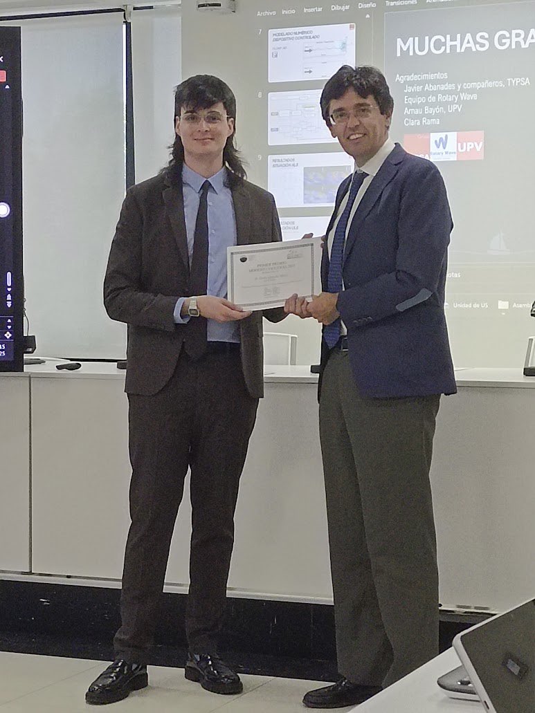 Durante la Asamblea General celebrada ayer, tuvimos el honor de entregar el Premio Modesto Vigueras 2025 a Carlos Quijada Muñoz, en reconocimiento a su trabajo titulado:

💡 “Modelado CFD de un convertidor de energía undimotriz y su sistema de control”.

¡Enhorabuena a Carlos! 👏