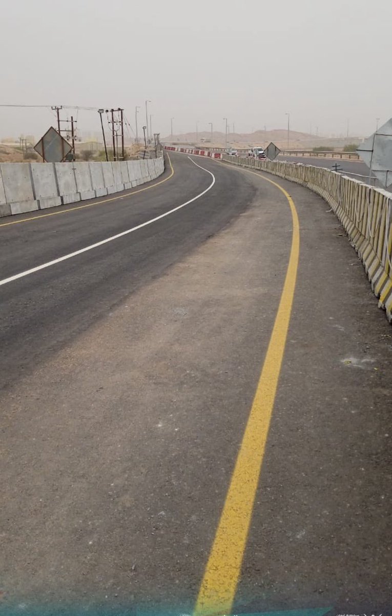 Younis_Manthari's tweet photo. الأفاضل @mtcitoman ما يحدث في صيانة الشارع المزدوج بدبد - نزوى غير واضح وغير متواصل بطريقة تغطي كل الأماكن التي تحتاج لصيانة. فتارة نجد الشركة المنفذة للعمل تعمل في المنطقة( أ )ثم تنتقل للمنطقة (ي)وتترك خلفها أماكن متضررة وتحتاج لصيانة فهلاّ وضحتم لنا الآلية المعتمدة للعمل. https://t.co/CEDFbShVzY