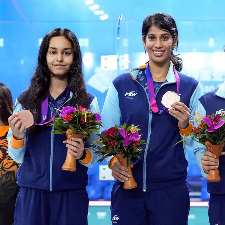 ANAHAT &amp; JOSHNA ARE ASIAN CHAMPIONS 🏆

- The India duo created history by becoming the First Indian pair to win the Women's Doubles Title at the Asian Squash Championship! 🤩🔥

WELL DONE GIRLS 🇮🇳❤️
